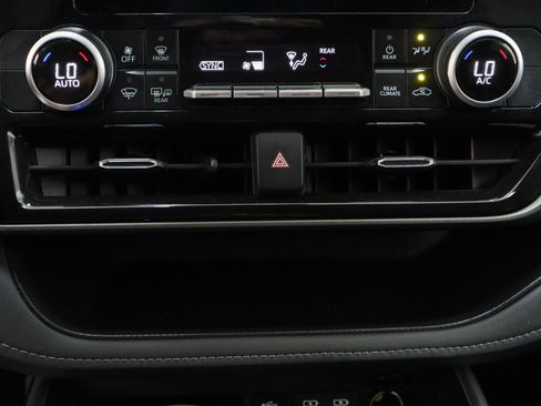 Certified 2025 Toyota Highlander LE FWD image 20