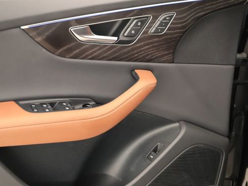 Used 2023 Audi Q8 Prestige w/ Prestige Package image 21