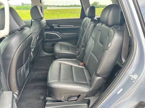 Used 2025 Kia Telluride S FWD image 23