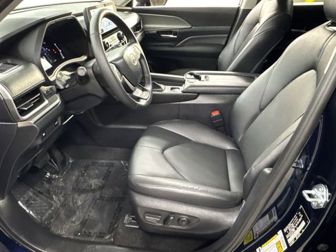 Used 2026 Toyota Grand Highlander XLE image 2