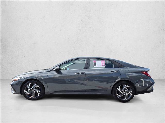 Used 2025 Hyundai Elantra SEL FWD image 9