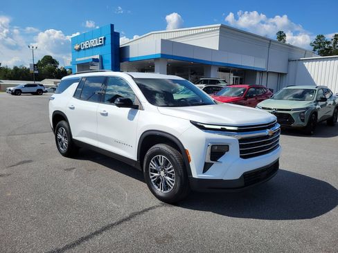 New 2027 Chevrolet Traverse LT w/ Driver Confidence Package FWD image 8