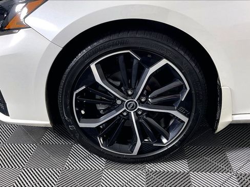 Used 2023 Nissan Altima 2.5 SR FWD image 10