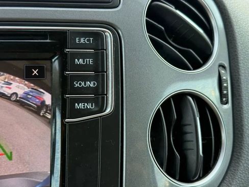 Used 2017 Volkswagen Tiguan S image 30