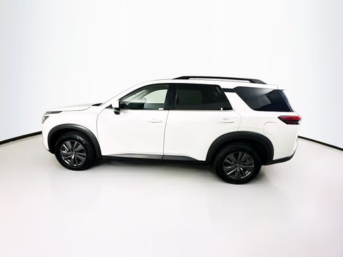 Used 2024 Nissan Pathfinder SV AWD/4WD image 4