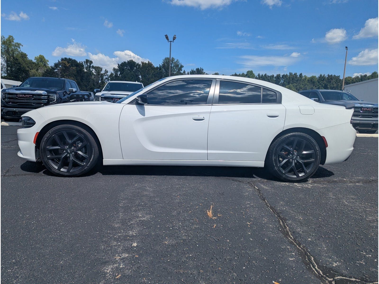 Used 2022 Dodge Charger SXT w/ Blacktop Package RWD image 5