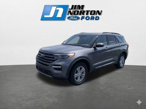 Used 2021 Ford Explorer XLT w/ Equipment Group 202A AWD/4WD image 4