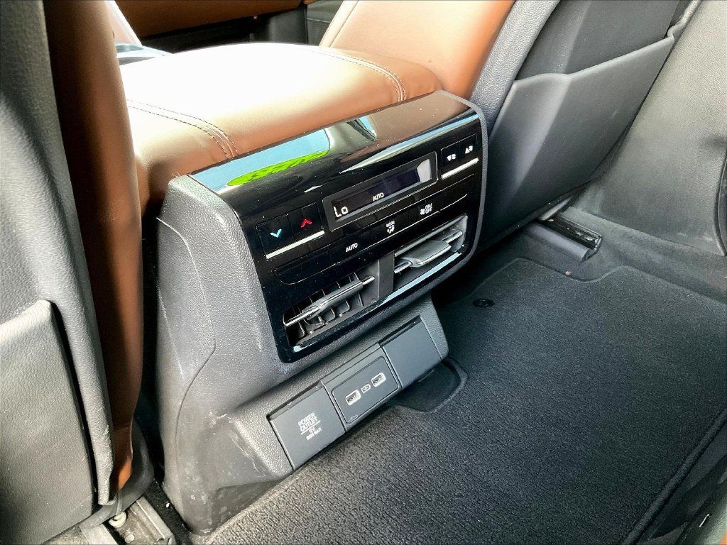 Used 2023 Acura MDX w/ Technology Package AWD/4WD image 12