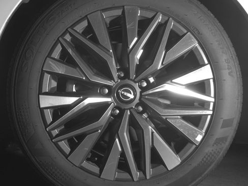 Used 2025 Nissan Altima 2.5 SV FWD image 12