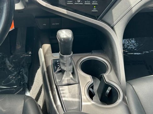 Used 2021 Toyota Camry SE FWD image 19