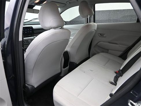 Used 2024 Hyundai Kona SE image 12