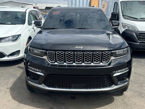 Used 2023 Jeep Grand Cherokee Summit w/ Luxury Tech Group V AWD/4WD image 2