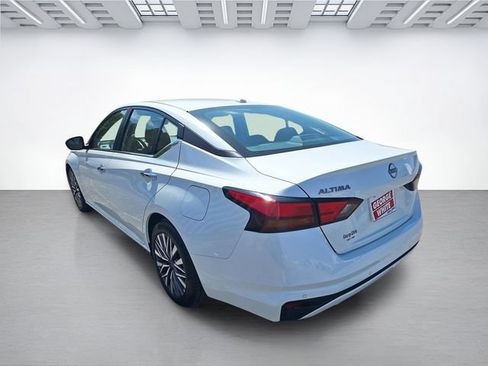 Used 2025 Nissan Altima 2.5 SV FWD image 6