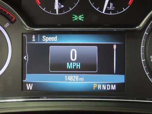 Used 2016 Buick Regal image 10