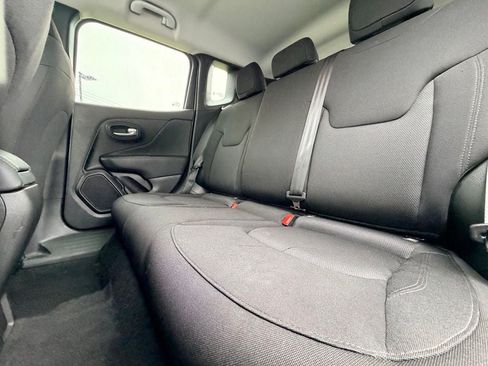 Used 2023 Jeep Renegade Latitude AWD/4WD image 16