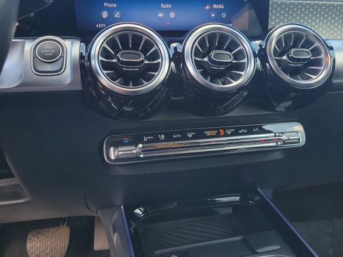 Certified 2024 Mercedes-Benz GLB 250 image 25