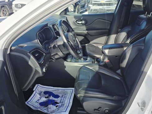 Used 2019 Jeep Cherokee Trailhawk w/ Comfort/Convenience Group image 10