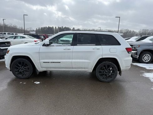 Used 2021 Jeep Grand Cherokee Laredo X image 9