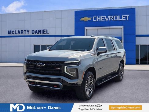 Certified 2025 Chevrolet Suburban Z71 image 2