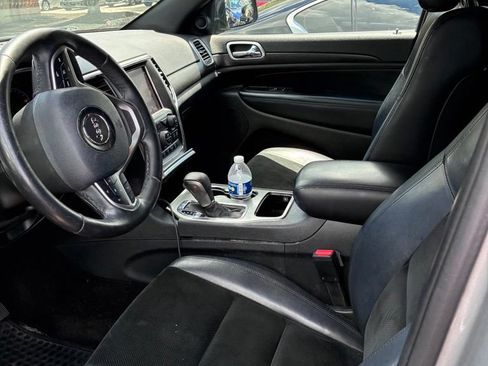 Used 2018 Jeep Grand Cherokee Altitude AWD/4WD image 7