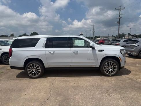 New 2026 GMC Yukon XL Denali w/ Sun & Power Step Package AWD/4WD image 7