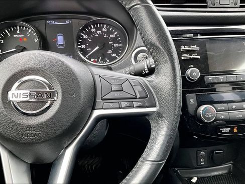 Used 2017 Nissan Rogue SV AWD/4WD image 18