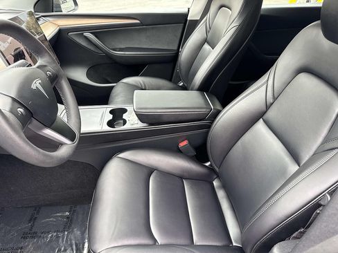 Used 2024 Tesla Model Y Long Range AWD/4WD image 22