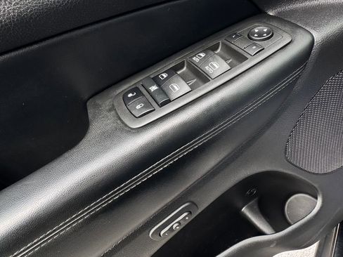 Used 2022 Jeep Grand Cherokee Limited image 30