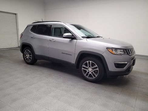 Used 2018 Jeep Compass Latitude FWD image 11