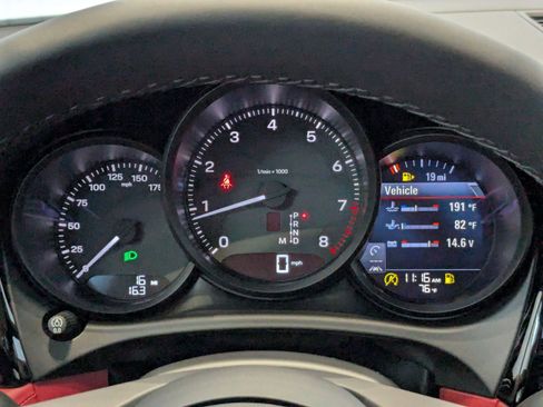 Certified 2025 Porsche Macan image 16