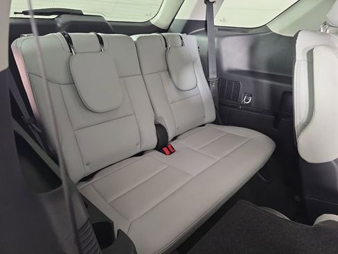 Used 2025 Ford Explorer Platinum w/ LUX Leather Package image 18