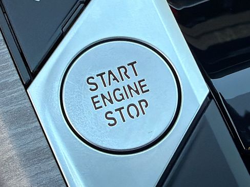 New 2026 BMW 330i Sedan w/ M Sport Package image 37