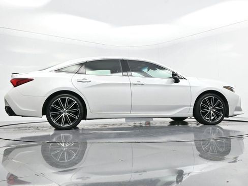 Used 2019 Toyota Avalon XSE image 46