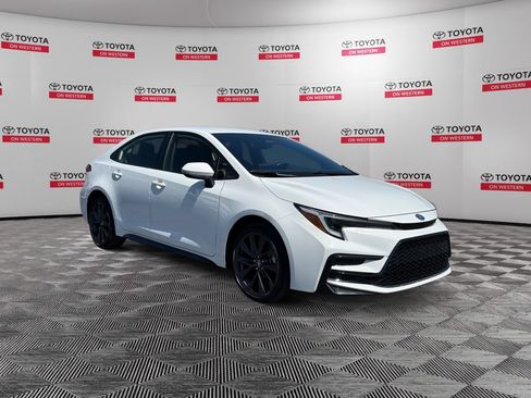 Certified 2025 Toyota Corolla SE FWD image 3