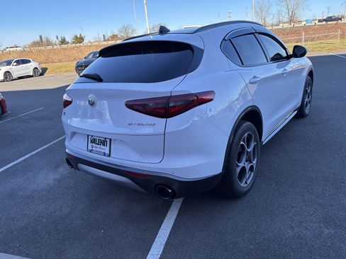 Used 2023 Alfa Romeo Stelvio Ti image 7