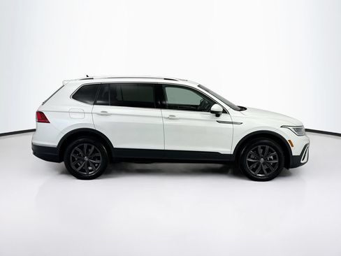 Used 2023 Volkswagen Tiguan SE w/ Panoramic Sunroof Package FWD image 4