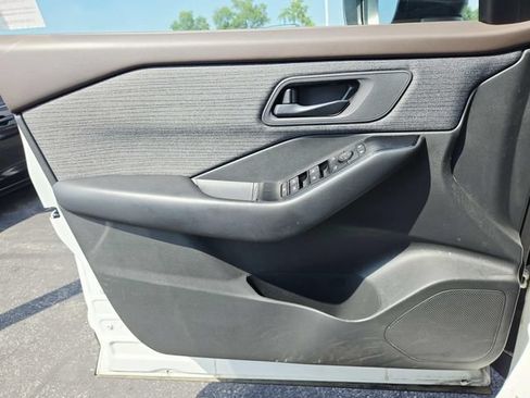 Used 2023 Nissan Rogue S FWD image 27