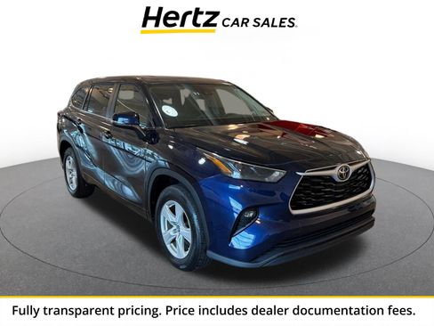 Used 2025 Toyota Highlander LE FWD image 1