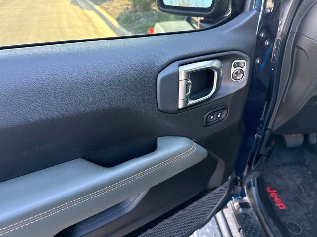 Used 2025 Jeep Gladiator Mojave w/ Safety Group AWD/4WD image 9