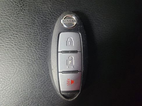 Used 2018 Nissan Pathfinder S AWD/4WD image 32
