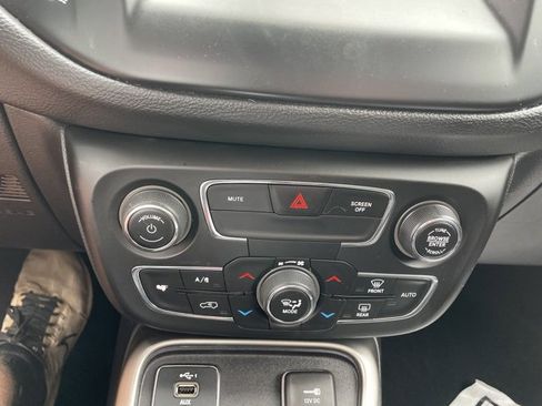 Used 2020 Jeep Compass Latitude image 17