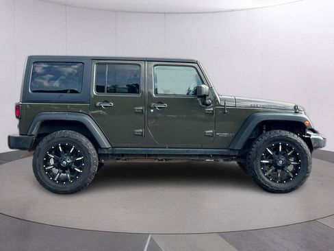 Used 2016 Jeep Wrangler Unlimited Rubicon w/ Connectivity Group AWD/4WD image 7