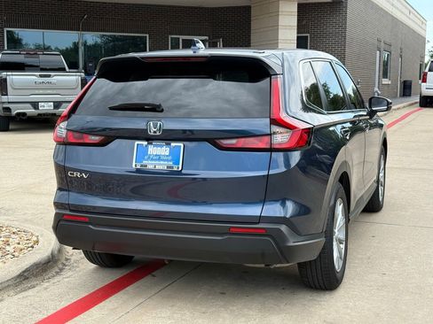 Used 2025 Honda CR-V EX image 5