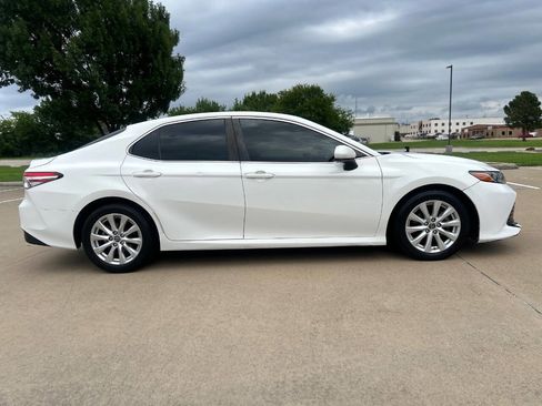 Used 2018 Toyota Camry LE FWD image 5