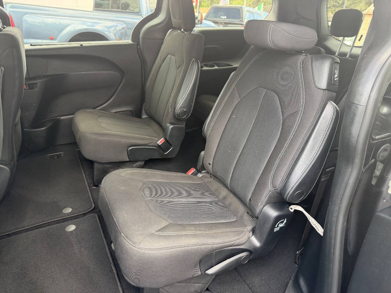 Used 2020 Chrysler Pacifica Touring w/ S Appearance Package FWD image 5