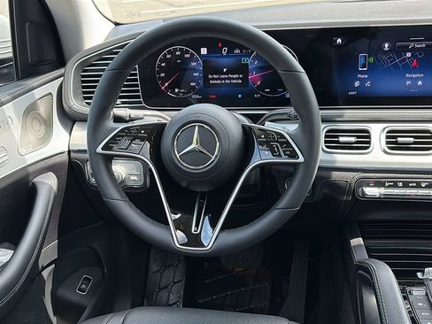 Used 2024 Mercedes-Benz GLS 450 4MATIC image 23