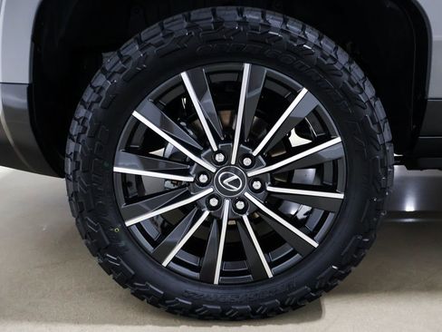 Used 2026 Lexus GX 550 w/ Accessory Package (2T) AWD/4WD image 22