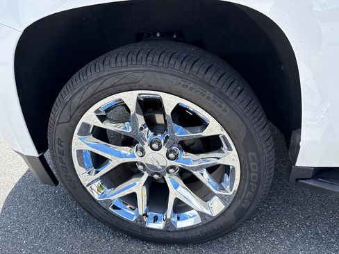 Used 2020 Chevrolet Suburban LT RWD image 11