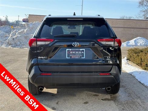 Used 2021 Toyota RAV4 LE image 4