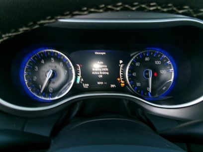 Used 2025 Chrysler Pacifica Select